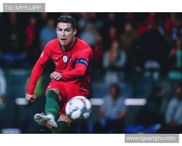 足球巨星风采尽显男人魅力 揭秘顶级球员背后的奋斗与荣耀