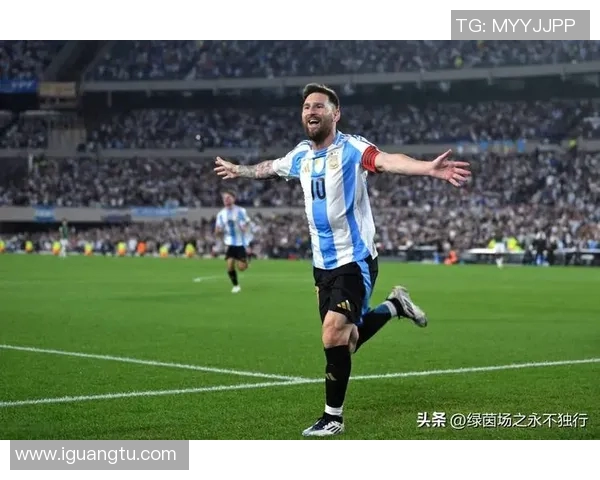 小腿粗壮力量惊人的足球巨星展现绿茵场上的速度与霸气