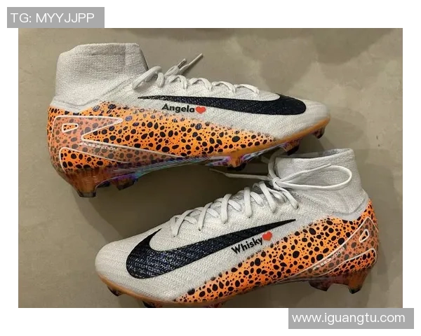 低帮足球鞋球星实战推荐与选择指南 助你提升场上表现